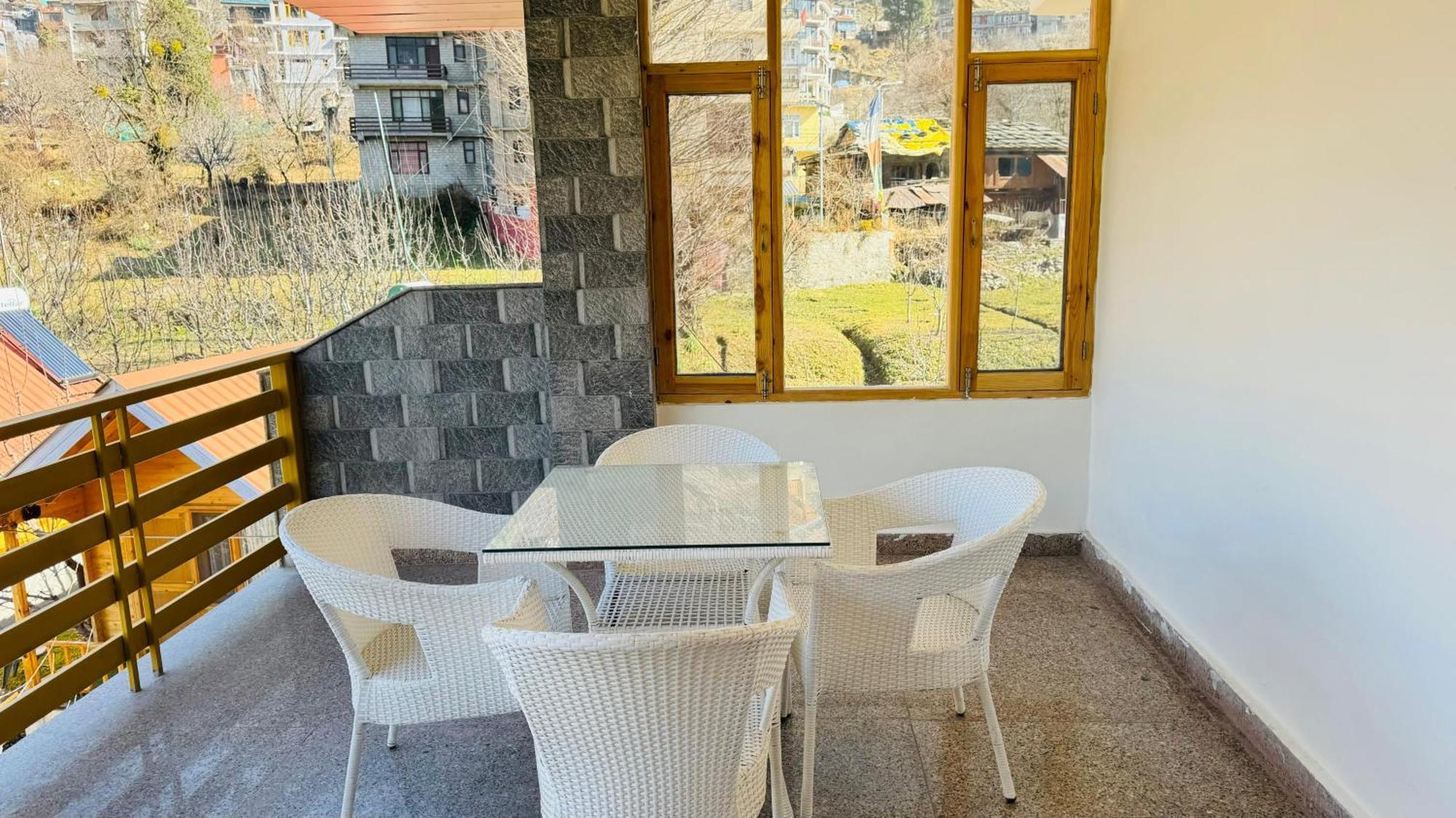 The Midnight Garden Manali Hotel ภายนอก รูปภาพ